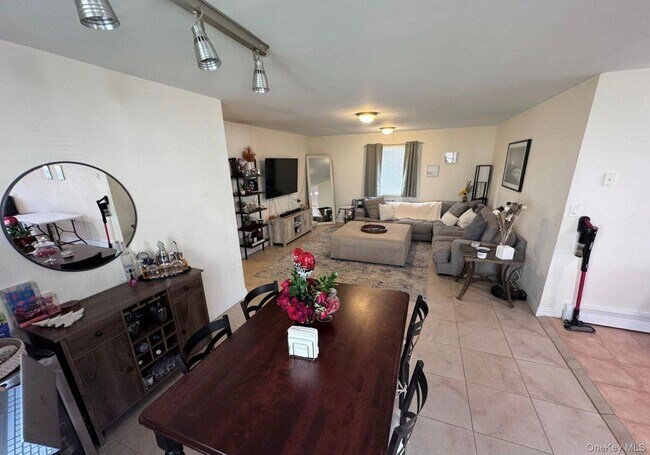 Building Photo - 518 E Penn St