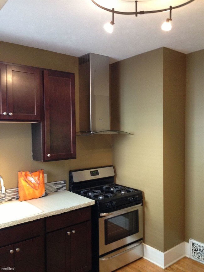 Building Photo - 1 br, 1 bath  - 409 Lyon 1/2 NE