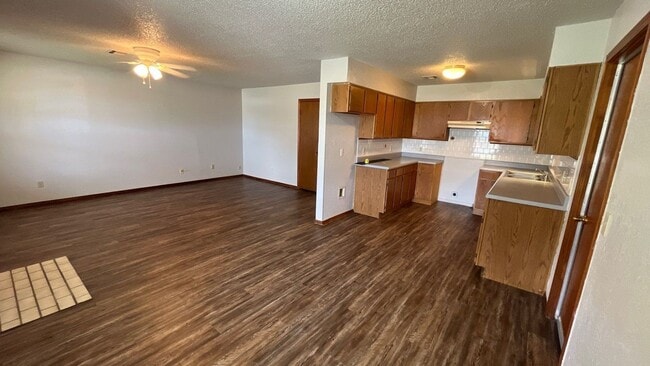 Building Photo - 3 Bed 2 Bath in OKC! Half off on the first month's rent.