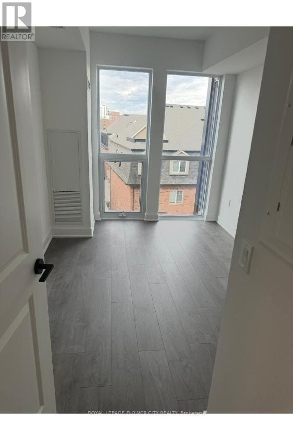 Photo du bâtiment - 2343 Khalsa Gate