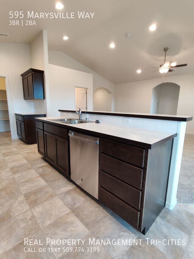 Foto del edificio - Newer Home in South Richland