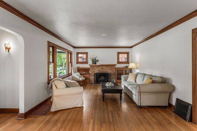 Foto del edificio - 3 Bed 2 Bath South Hill Spokane home offering all the updates..