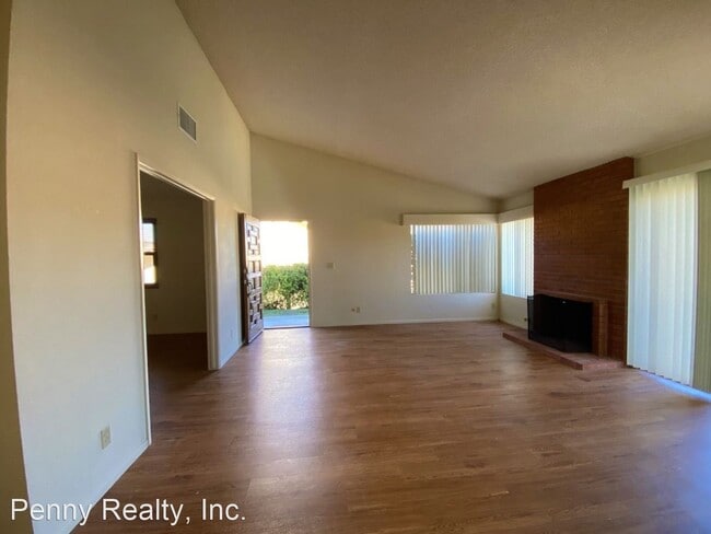 Building Photo - 12850 Camino De La Breccia