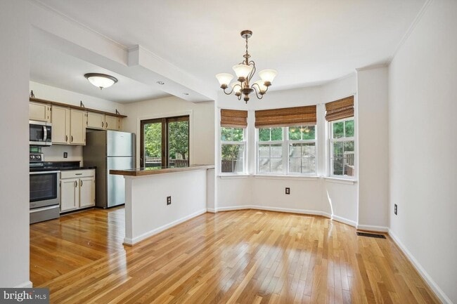 Building Photo - 9205 Ridgefield Cir