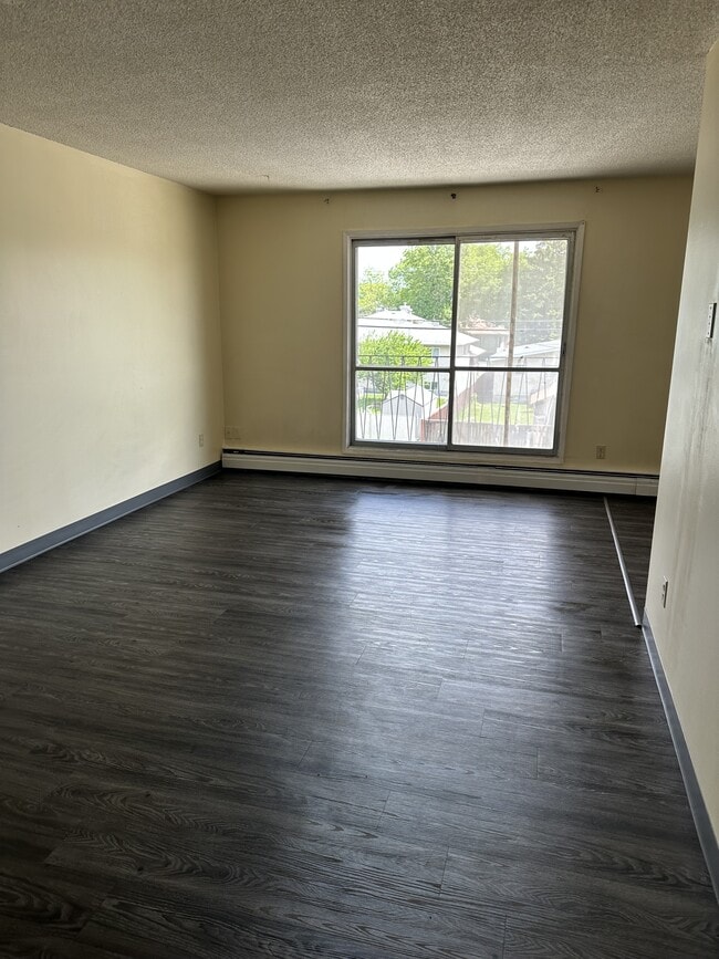 Building Photo - 9625-9156 156 St