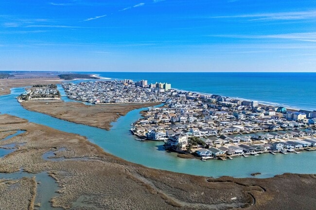 Foto del edificio - Coastal Living at its Best: Charming 3-Bedroom Near the Beach