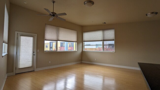 Foto del edificio - 2020 Ionosphere St