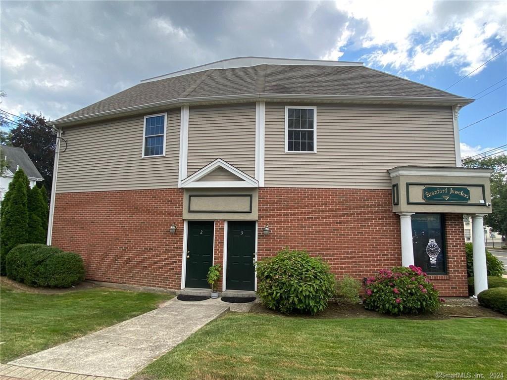 Foto principal - 571 Main St