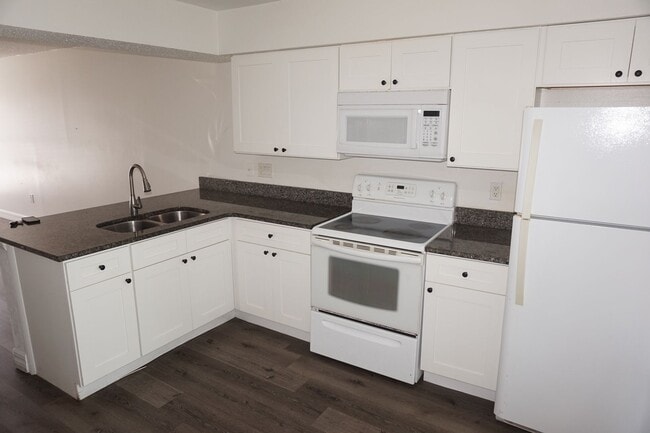 Foto del edificio - Awesome Location 1/1 on Curry Ford Ready for Move In
