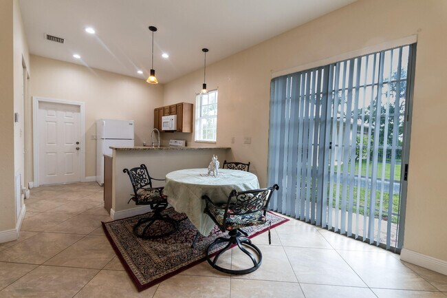 Foto del edificio - 12094 Citrus Grove Blvd