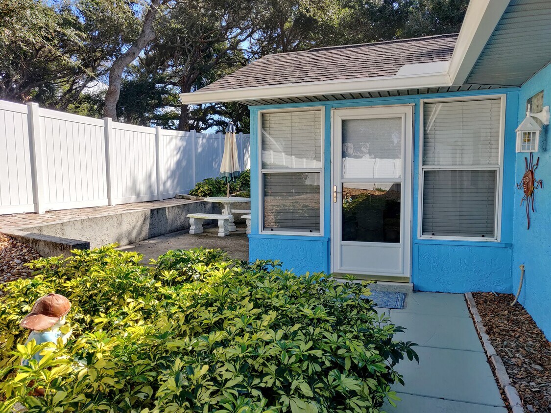 Front entrance to your new apartment and awesome outdoor patio - 819 E 22nd Ave