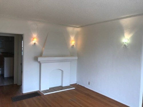 Building Photo - 828 Maltman Ave