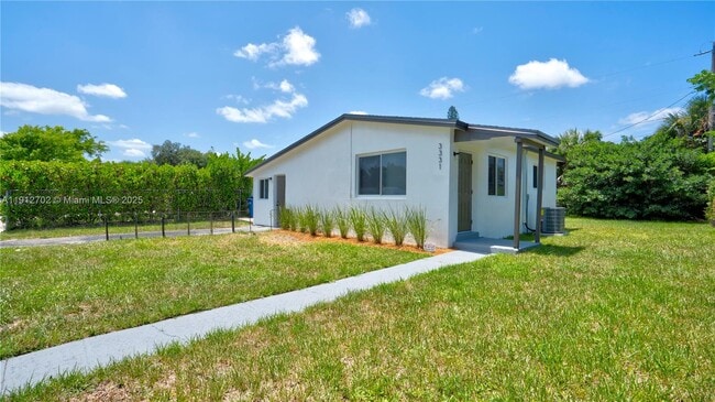 Building Photo - 3331 NW 8th Pl