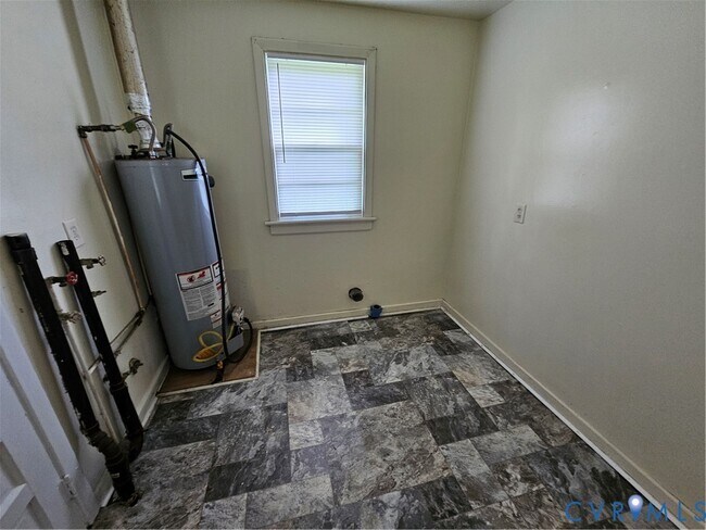 Foto del edificio - 5211 Blue Ridge Ave