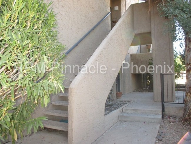 Building Photo - 1205 E Northshore Dr