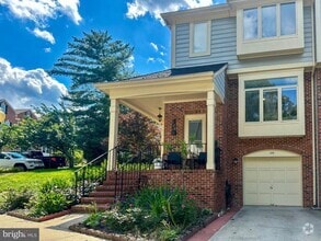 Building Photo - 120 E Colonial Dr