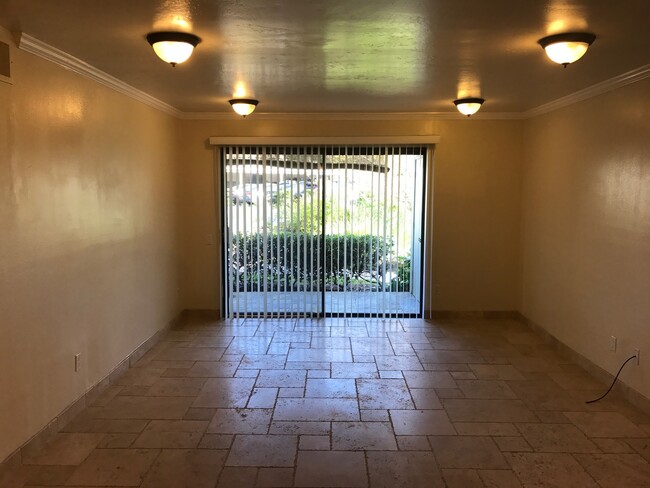 Building Photo - Beautiful Upgraded 2 Bed / 2 Bath 1 Story ...