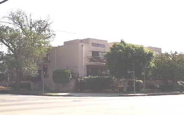Building Photo - 12653 Oxnard St