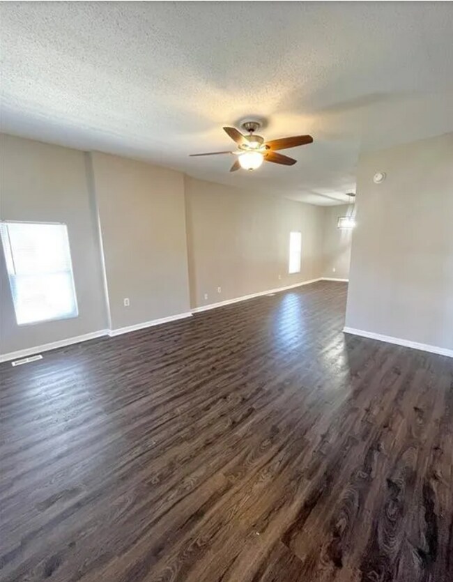 Foto del edificio - Welcome to this charming 3-bedroom, 2-bath...