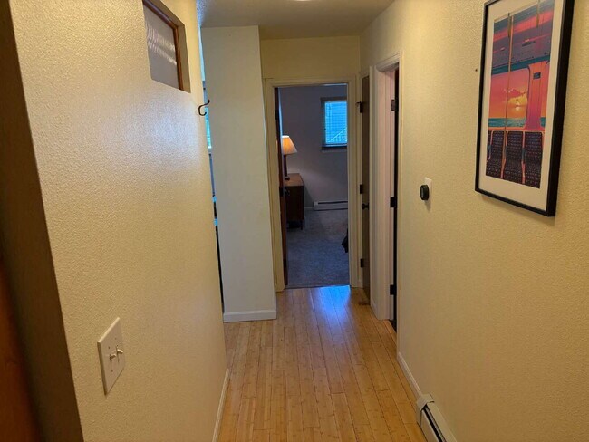 Foto del edificio - Immediate Availability! Wonderful 1 Bed Co...