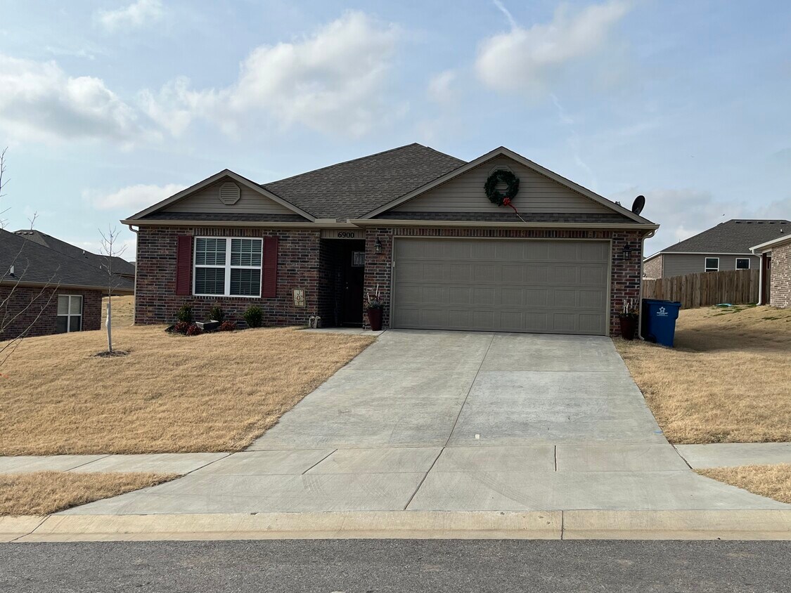 6900 SW Whitmarsh Rd, Bentonville, AR 72713 House for Rent in