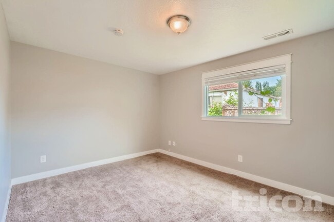 Building Photo - 711 Le-Lou-Wa Pl NE