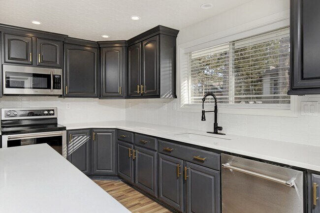 Building Photo - 3131 E Stone Point Dr