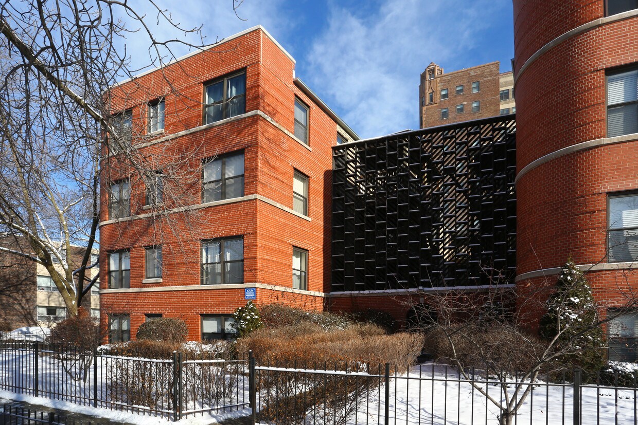 Building Photo - 7425 N Sheridan Rd