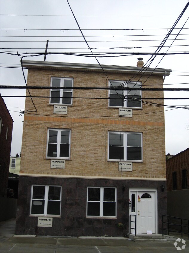 Foto del edificio - 57-43 Penrod St