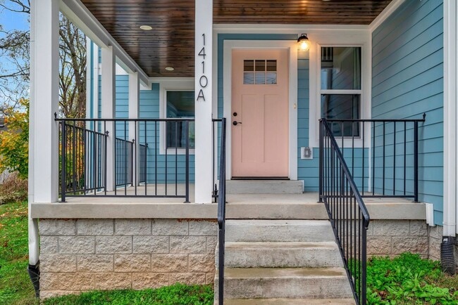 Building Photo - Modern 4 Bedroom/ 3 Bath Home in East Nash...