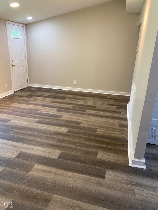 Foto del edificio - 7171 E 48th St