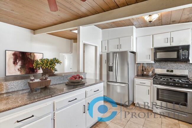 Foto del edificio - Gorgeous 5bd/3ba house walking distance to SDSU w/ Pool
