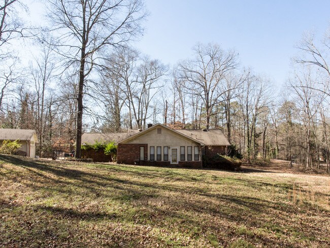 Building Photo - 760 Pine Needle Rd