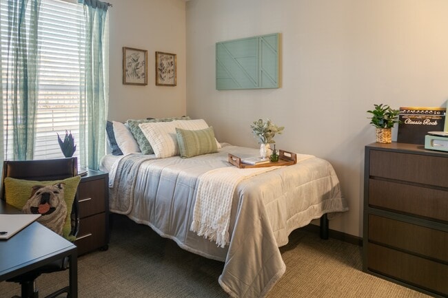 Building Photo - College View