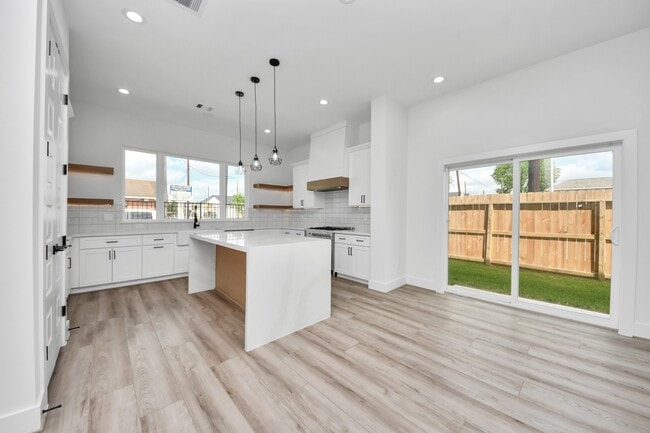 Foto del edificio - 1816 West St