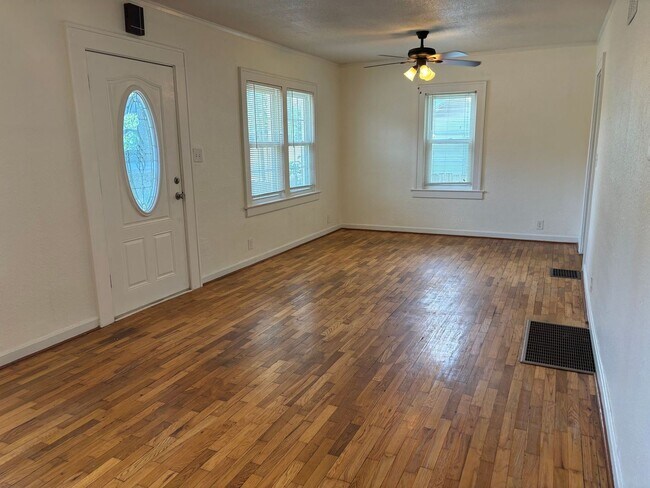 Building Photo - Wonderful 2 Bedroom, 1 Bathroom in Indepen...