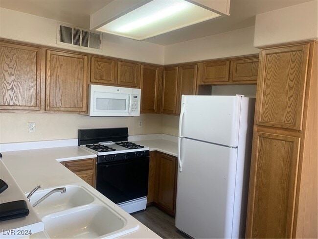 Building Photo - 3087 Key Largo Dr