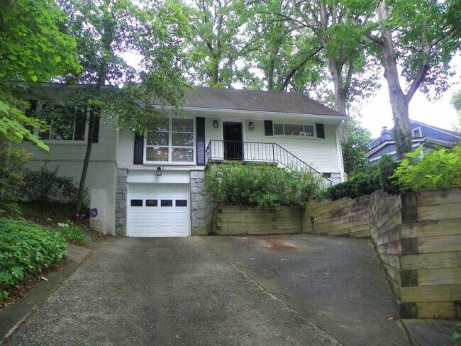 Building Photo - 2633 Ridgemore Rd NW
