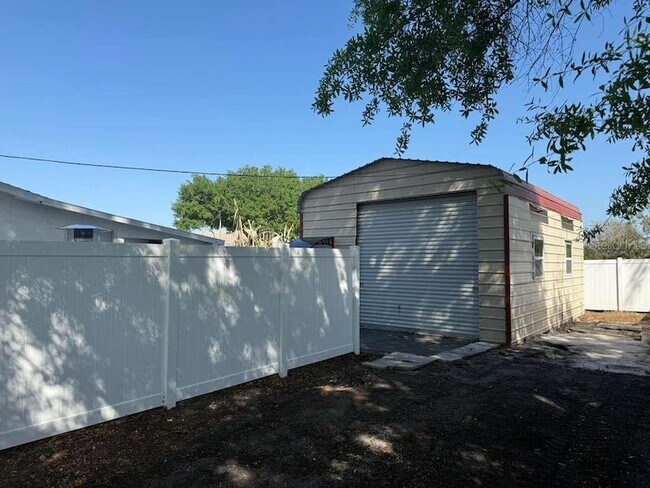 Foto del edificio - 4115 W Comanche Ave