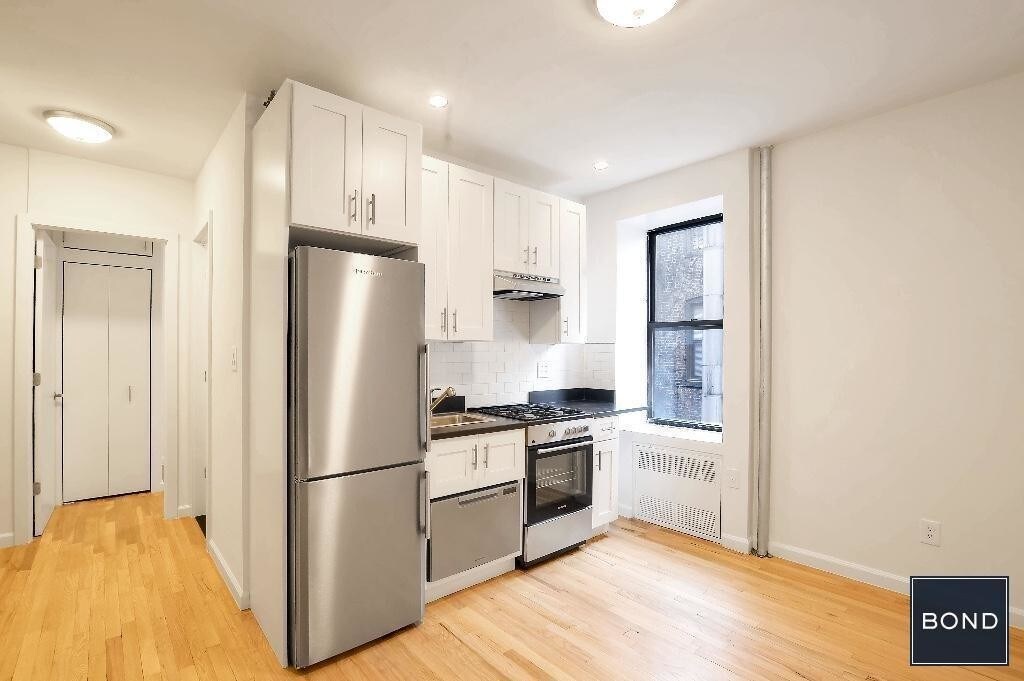 Primary Photo - 419 E 73rd St