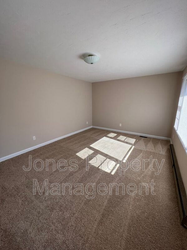 Building Photo - 5540 Woodleaf Rd