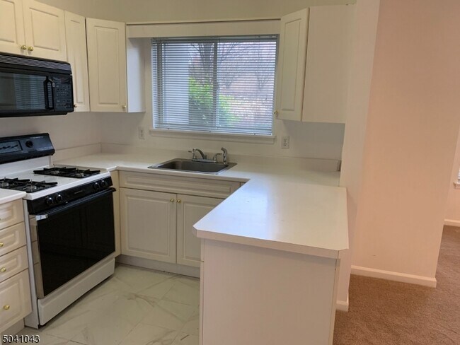 Foto del edificio - 604 Brittany Dr