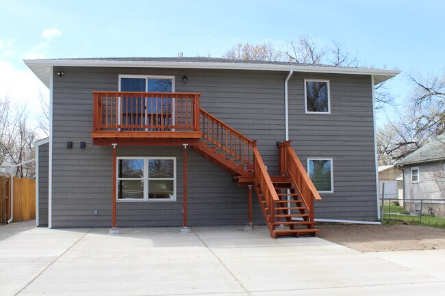 Building Photo - 716 8th Ave S
