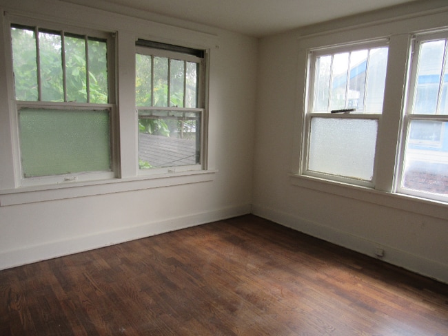 Building Photo - 1286 SW Washburn Ave