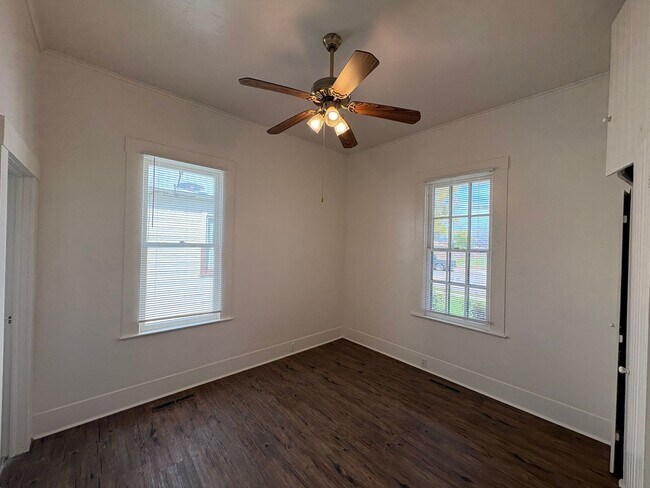 Building Photo - Newly Remodeled Home Available Now!