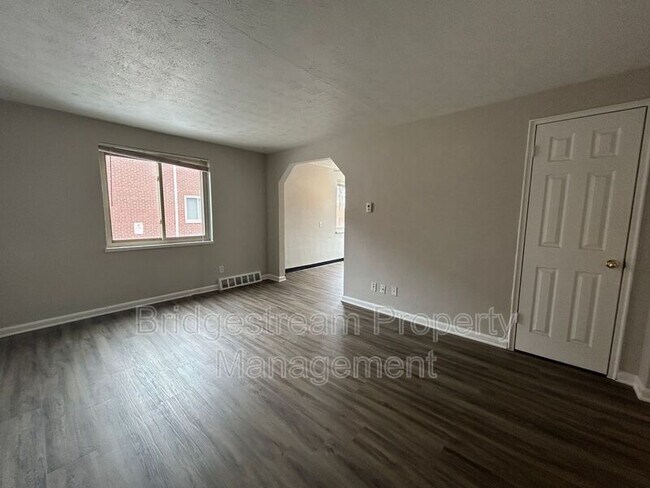 Foto del edificio - 1225 Lytle Ln