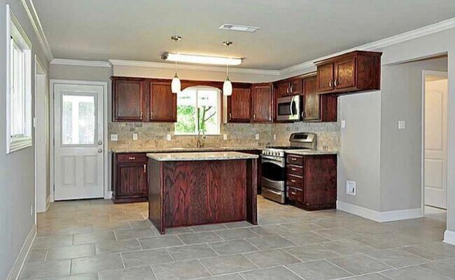 Foto del edificio - 3/1    $1100.Monthly