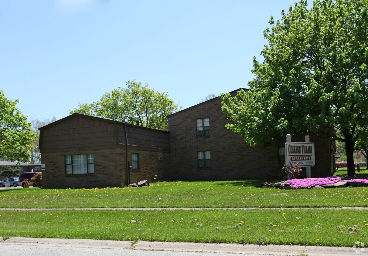 College Village Apartaments - College Village Apartments