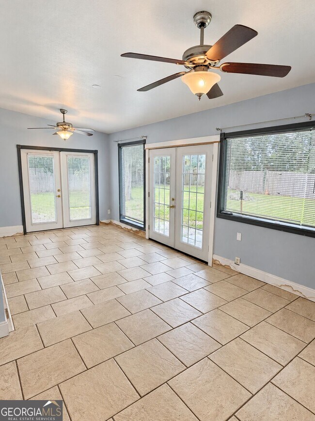 Building Photo - 204 Sunnyside Dr