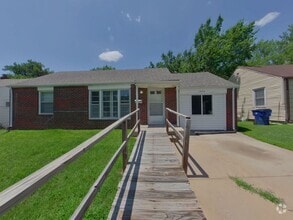 Building Photo - 1557 N Broadview Ave